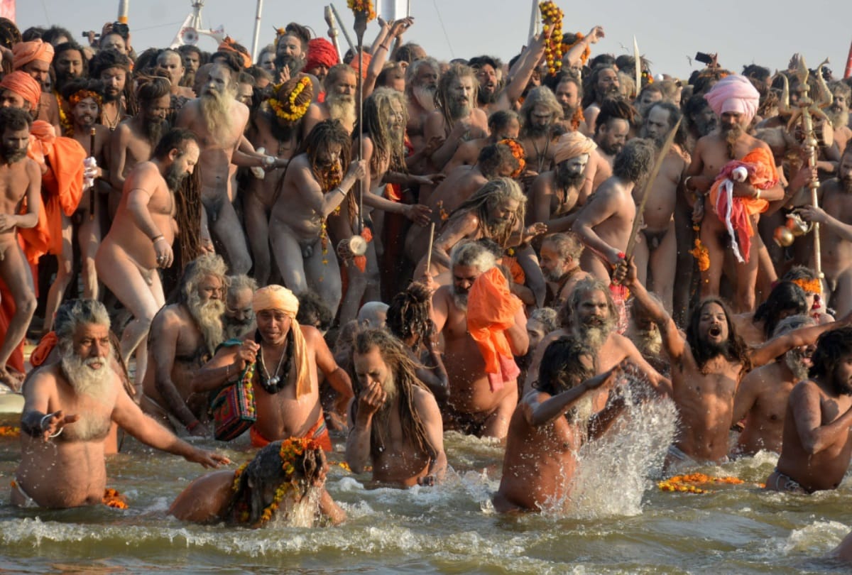 kumbh 2019 all akhara sant march to sangam devotees says scene like as bhole ki barat