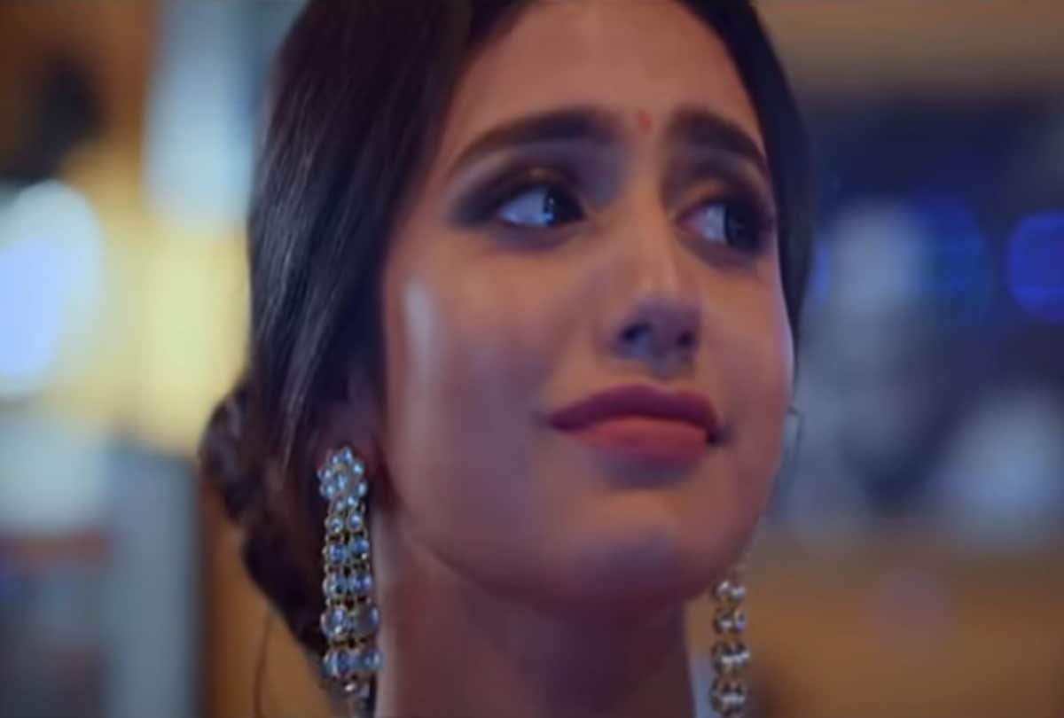 Priya Prakash Varrier debut film Sridevi Bungalow trailer released users troll film makers