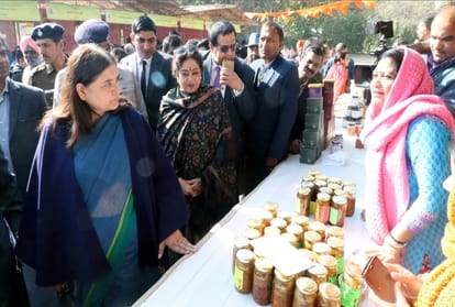 Maneka Gandhi reached Woman of India Organic Festival in chandigarh