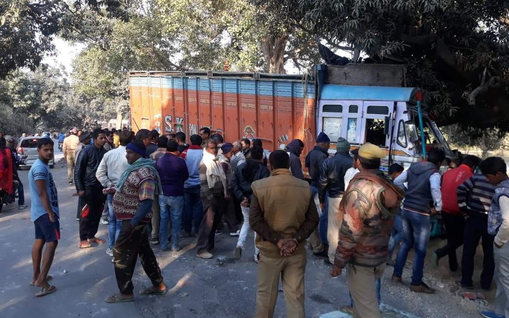 High speed truck entered in hanumaan temple at varanasi
