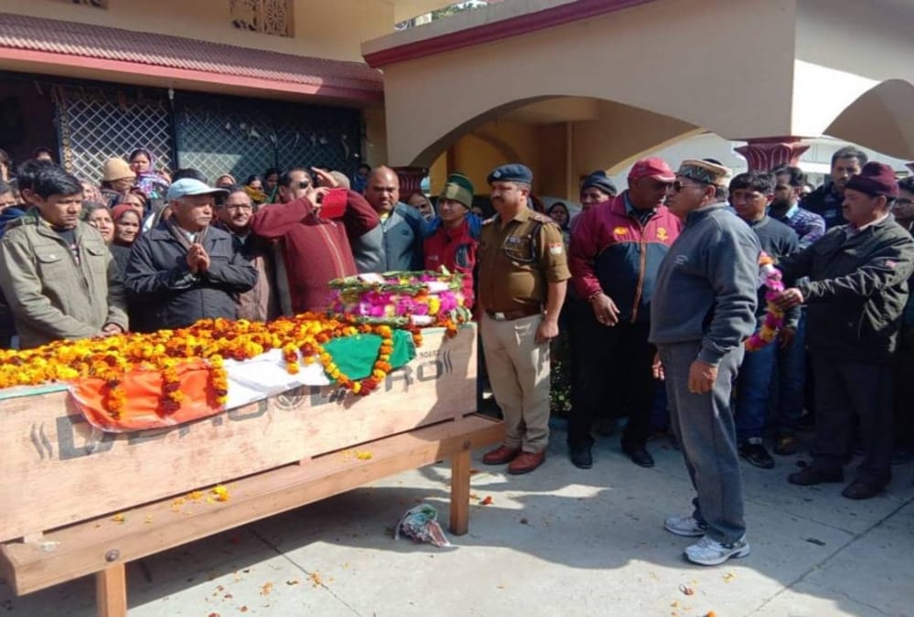 Uttarakhand martyr narendra singh funeral emotional photos