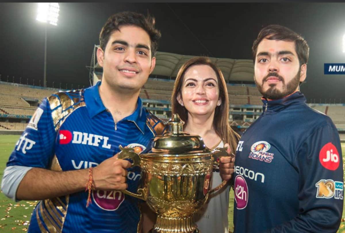 mukesh ambani son akash and anant ambani on trip video viral