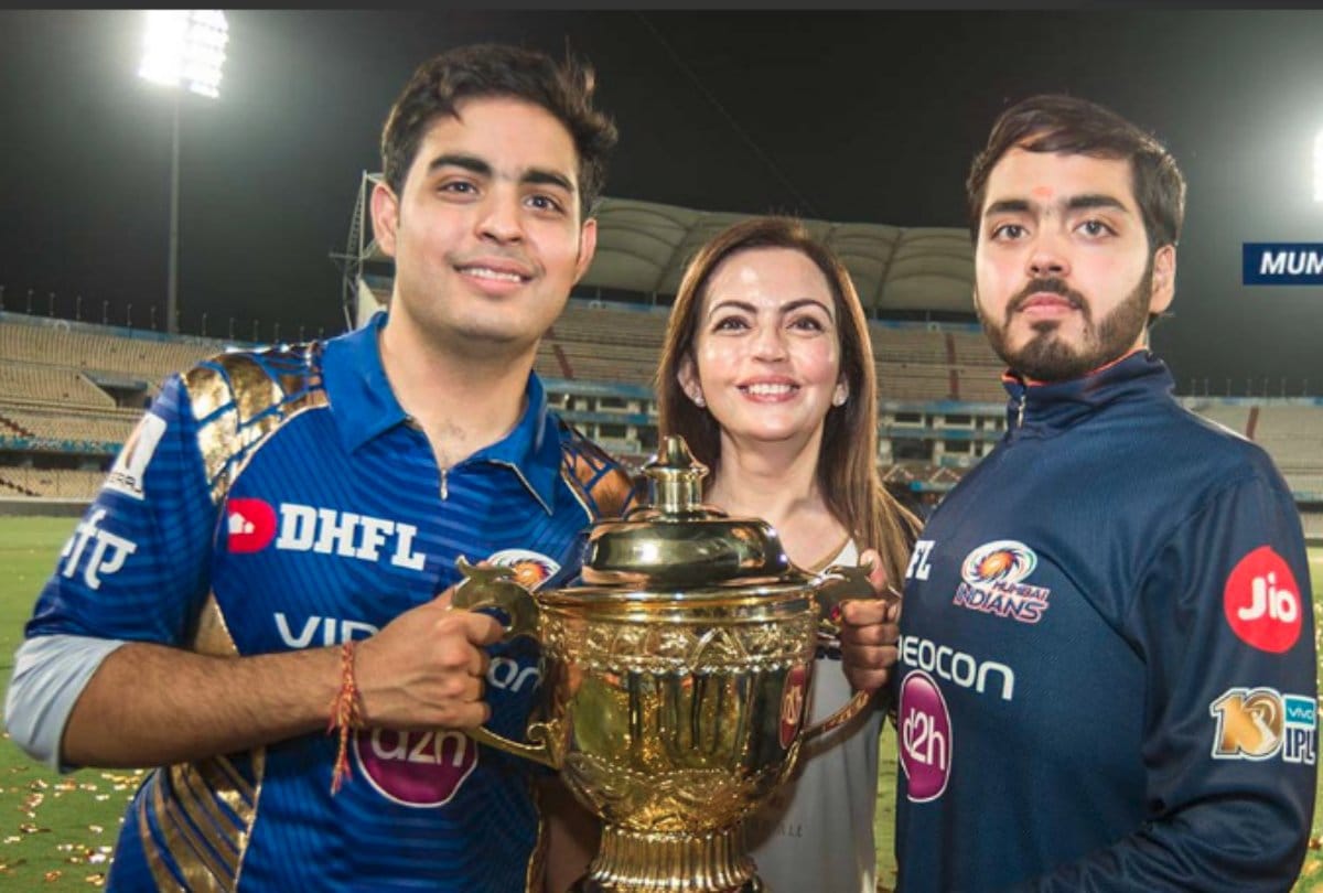 mukesh ambani son akash and anant ambani on trip video viral