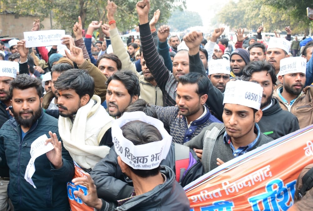 applicants protest for assistant teachers recruitment.