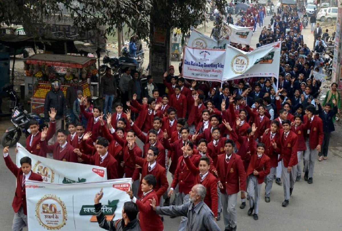 Amar Ujala awareness rally with message of Clean Green bareilly