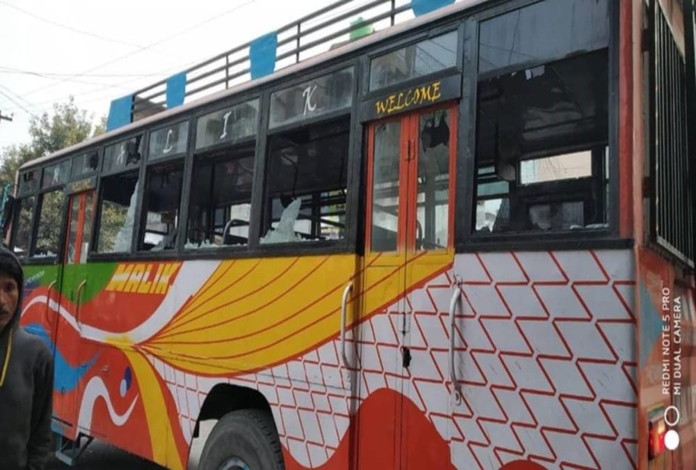 Police Lathicharge on angry people after Boy child killed in bus accident haldwani