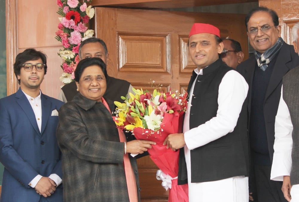 mayawati send cake and flowers for dimple yadav on her birthday.