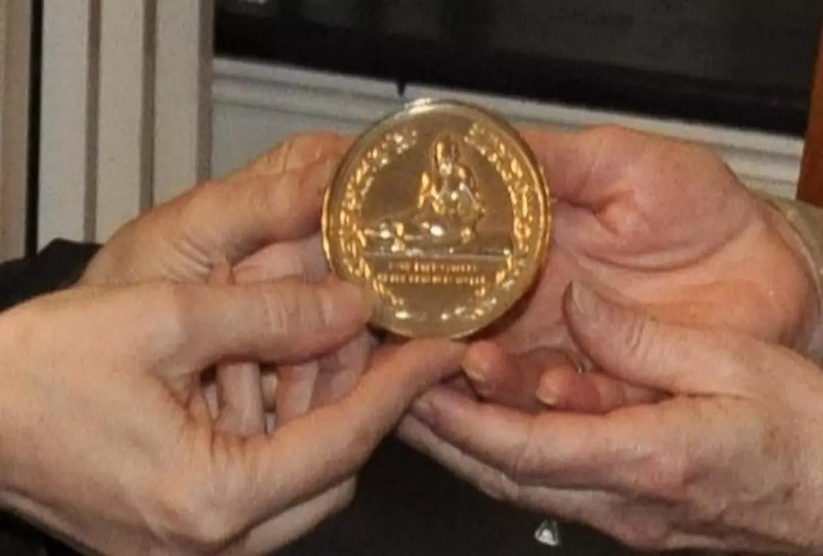 know about list of gandhi shanti awards