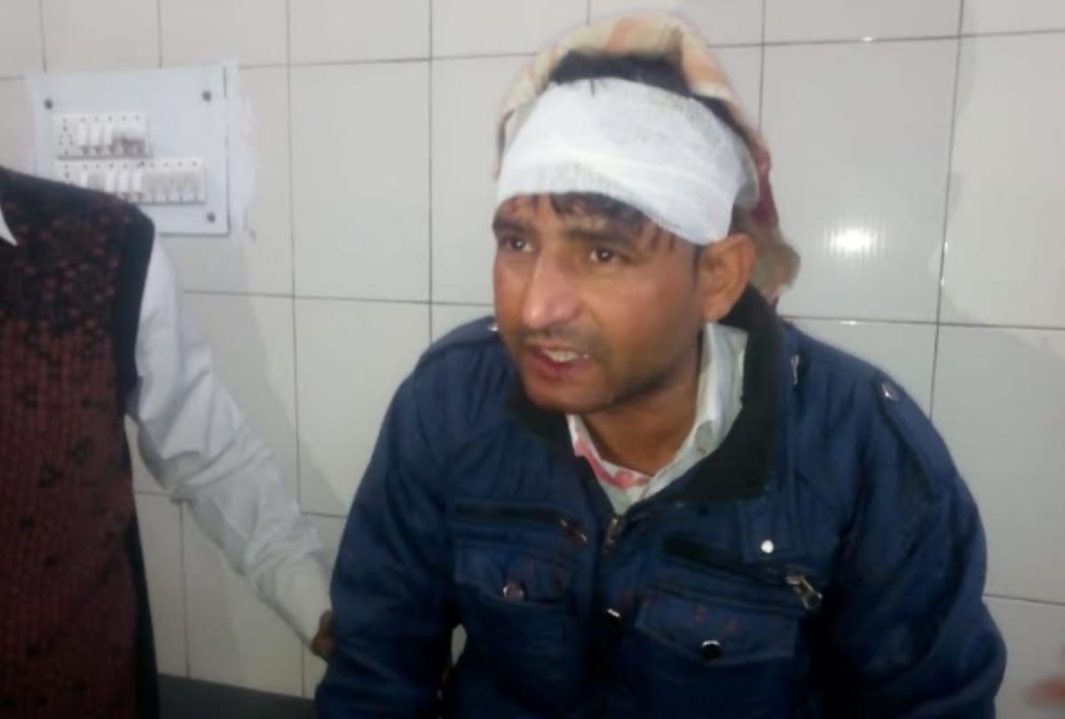 Man attack a lawyer with a knife in meerut, the accused absconded