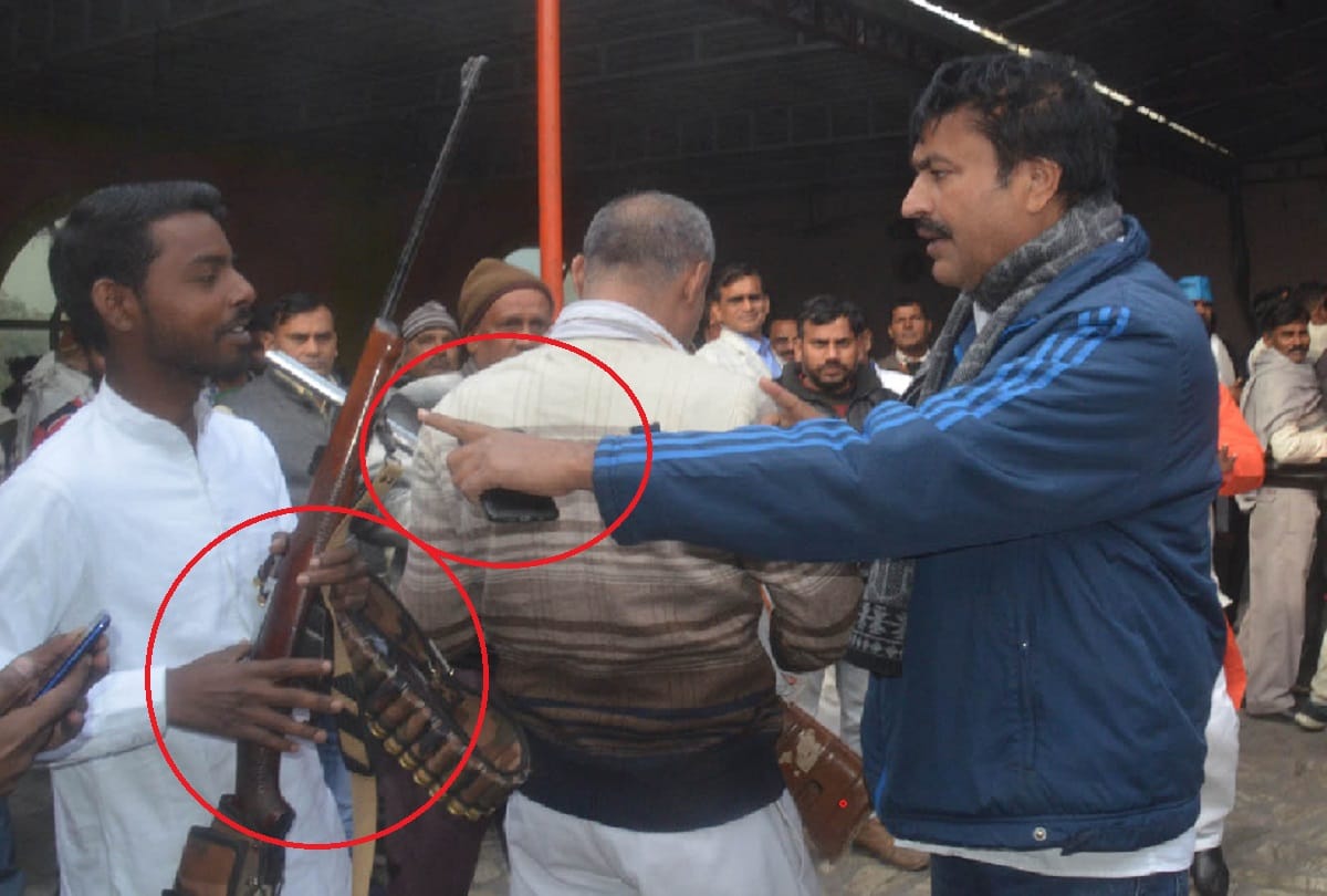 Baghpat, Firing in Mayawati's birthday and Loot of cake in Meerut