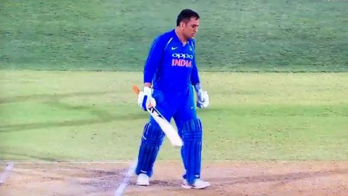 ms dhoni illeagal run went unnoticed during adelaide odi against australia