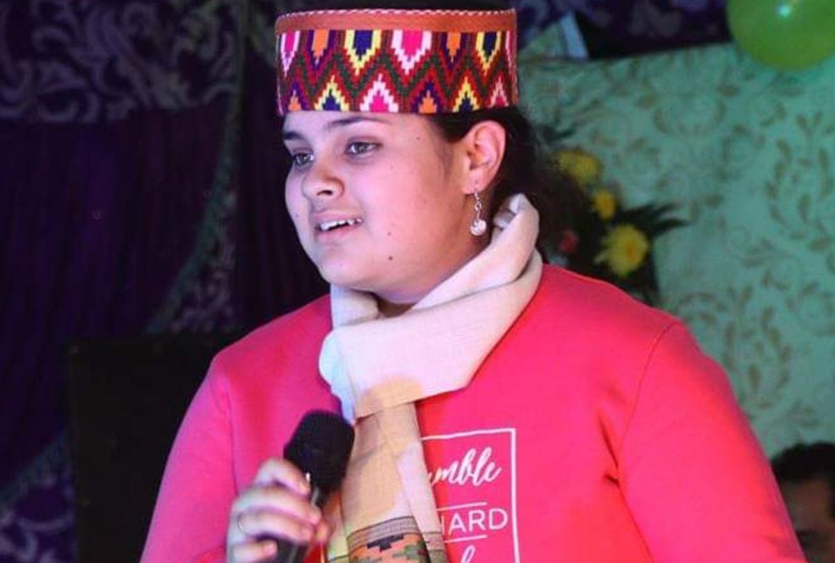 12 year old Anushka sing somg in 16 languages