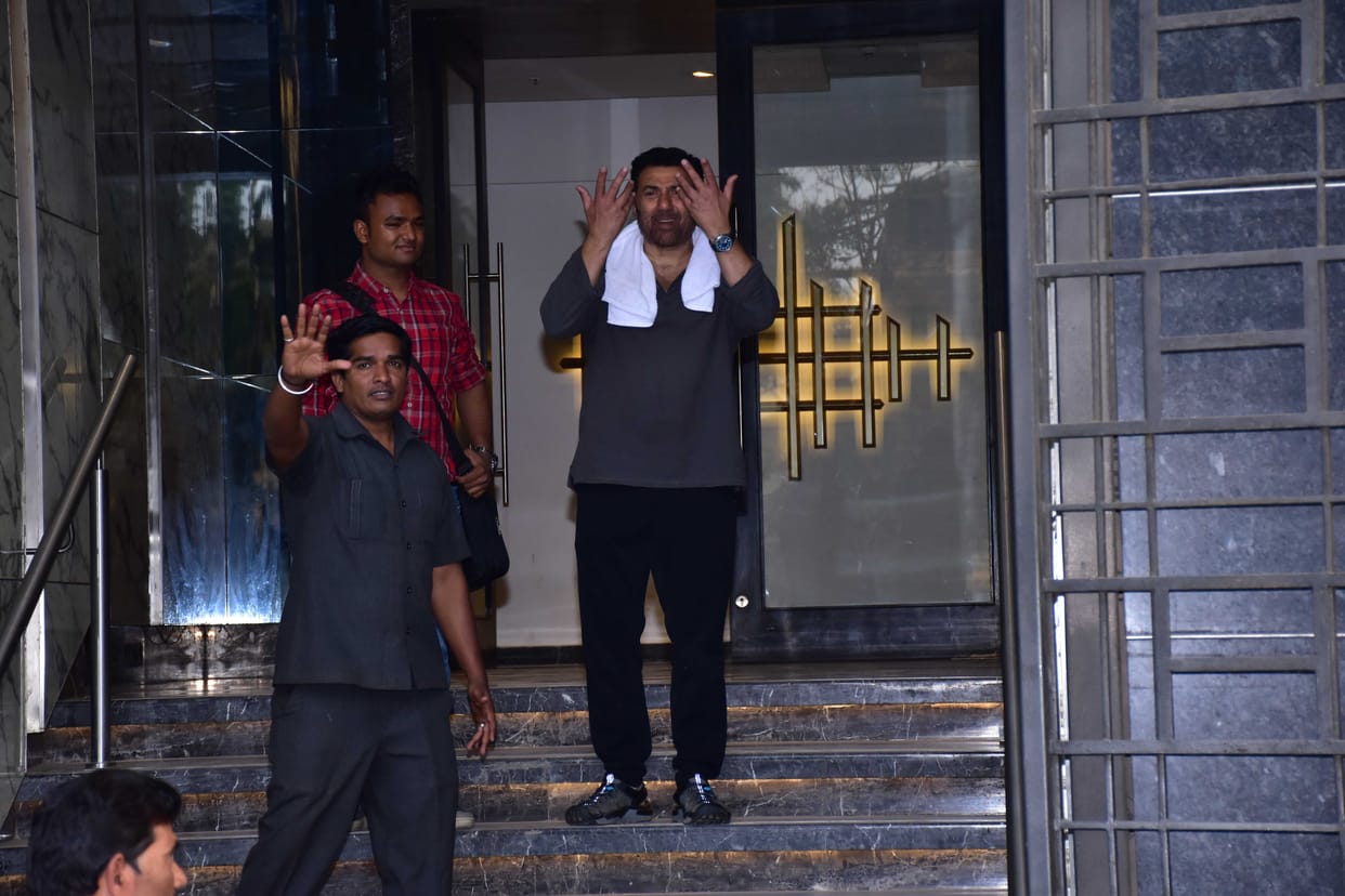 How much fit sunny deol after 60 years, watch this pic