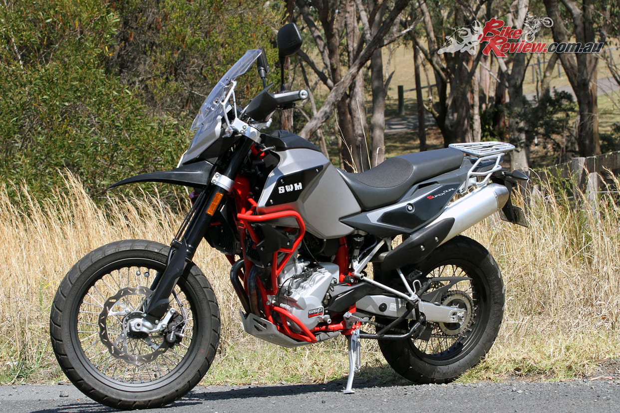 Motoroyale Kinetic offering rs. 80000 discount on SWM Superdual T650 superbike