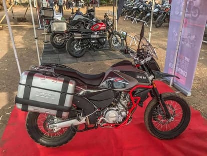 Motoroyale Kinetic offering rs. 80000 discount on SWM Superdual T650 superbike