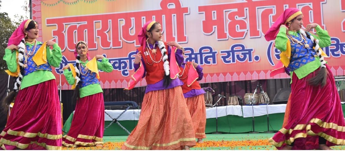 Folk artists of the Uttarayanani Festival in Rudrapur