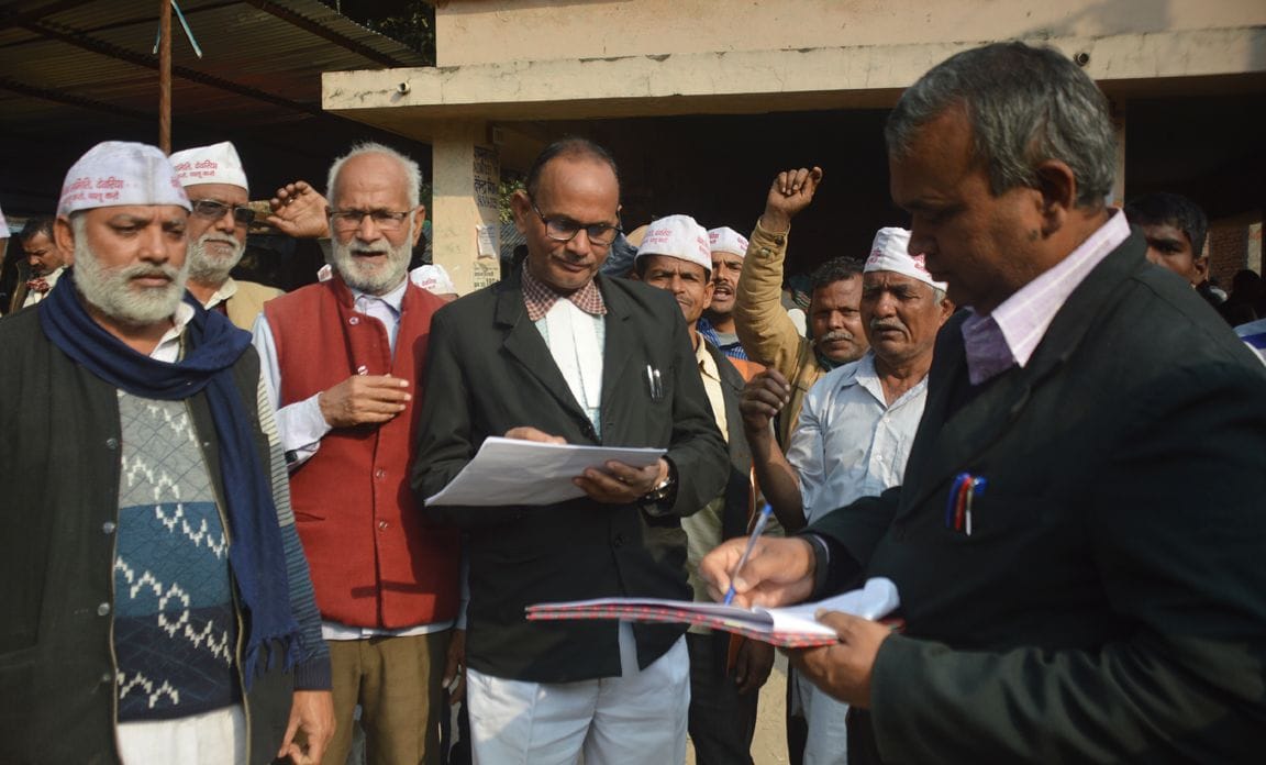 किसानों ने शुरू किया हस्ताक्षर अभियान