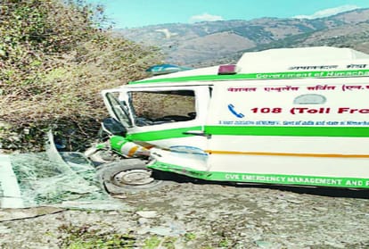one died and four injured in a ambulance accident in kullu himachal