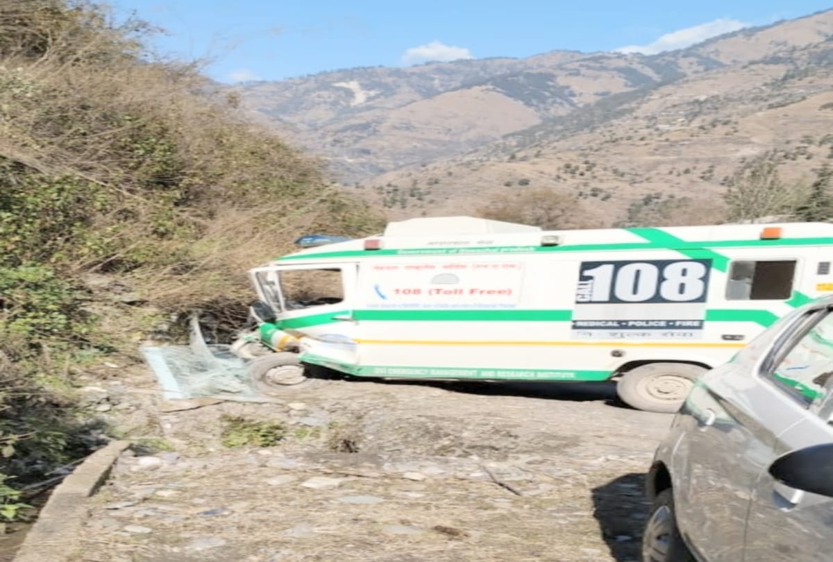 one died and four injured in a ambulance accident in kullu himachal