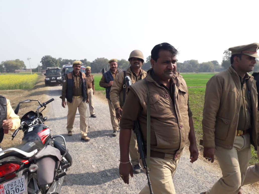 Group clash and firing  in jaunpur after normal dispute at uttar pradesh