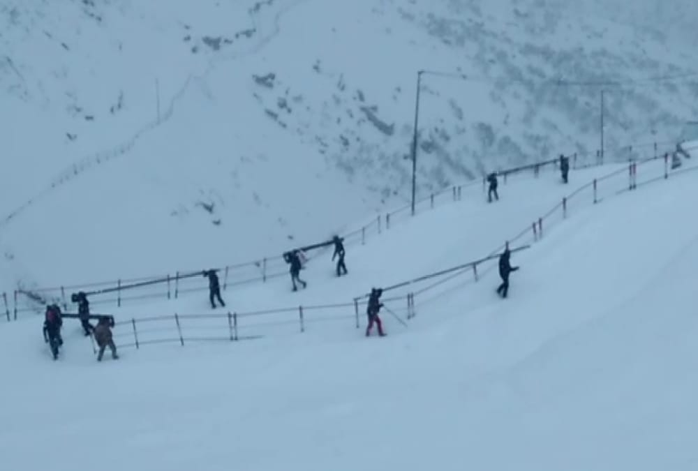 Kedarnath Dham Reconstruction work continue even heavy snowfall photos