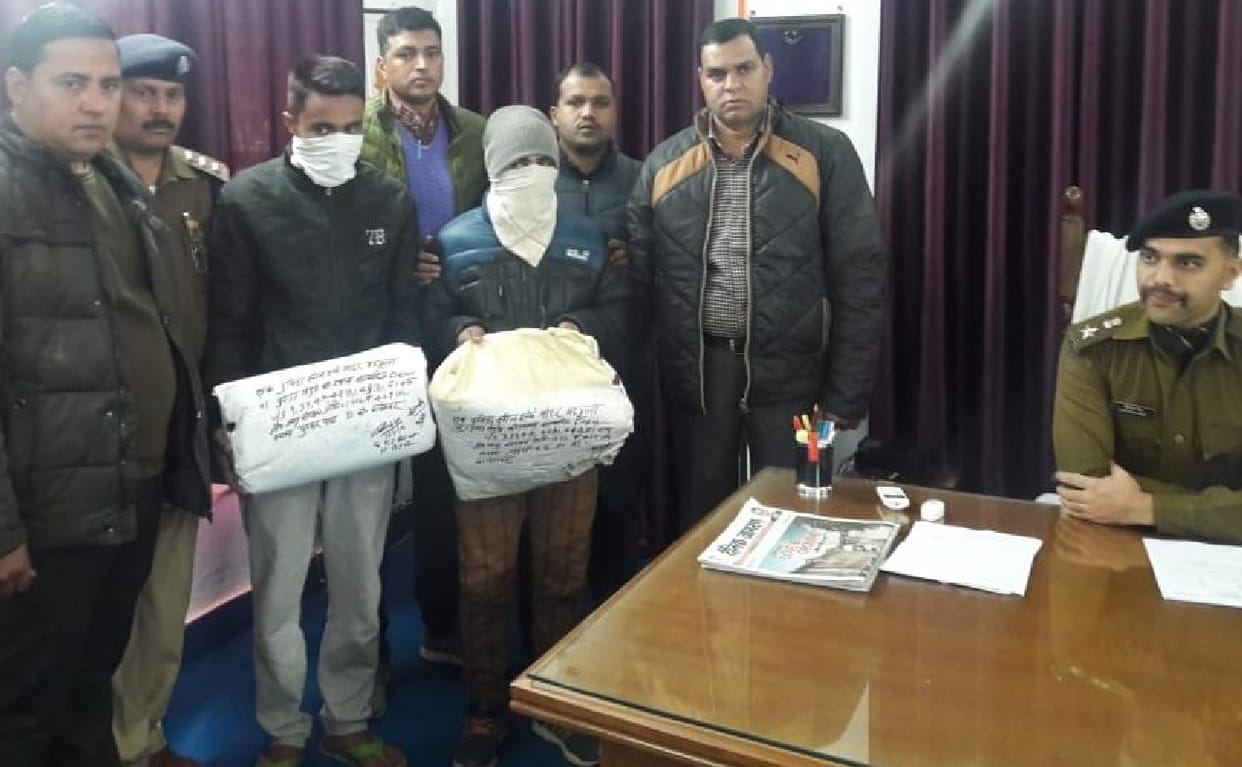 Two smugglers arrested with leopard skins