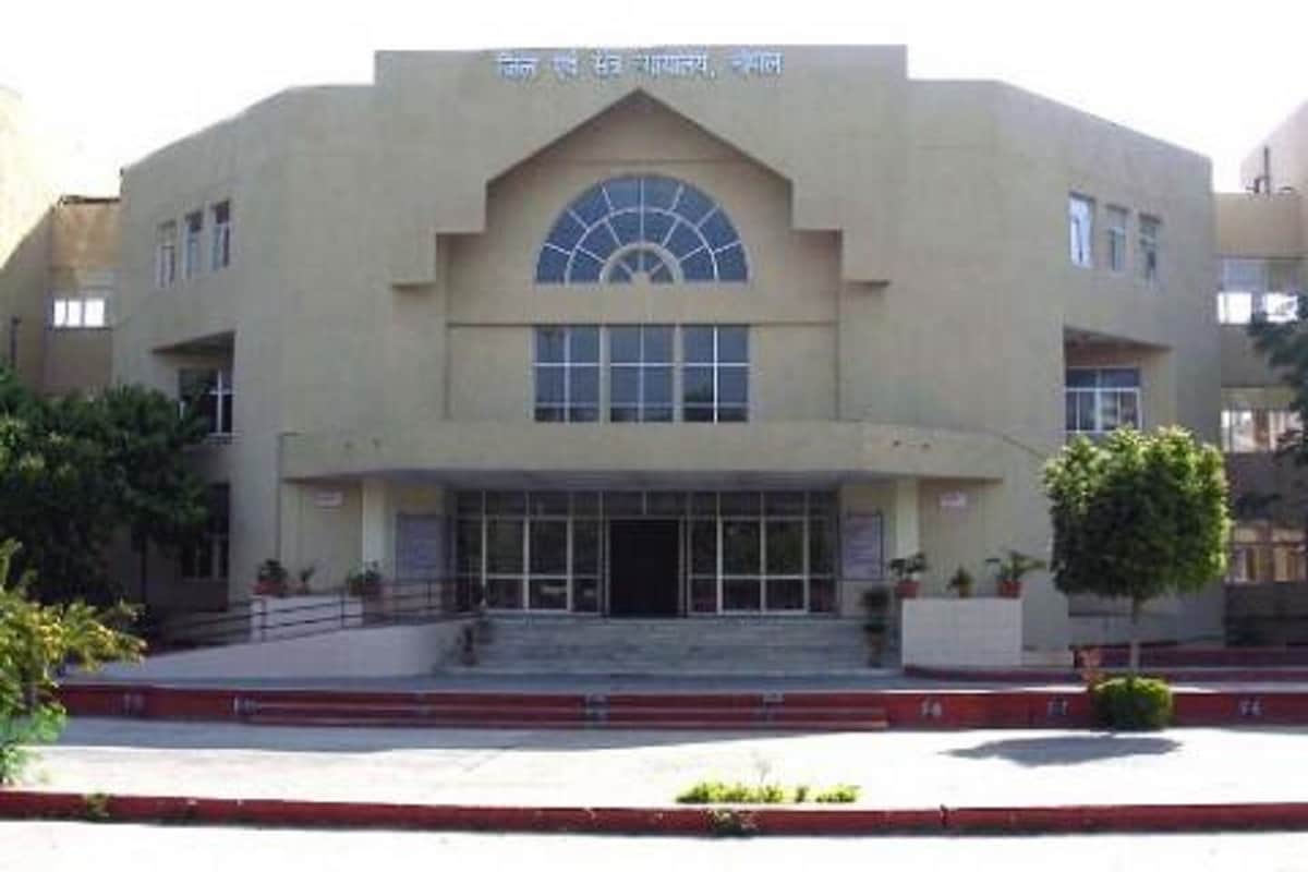 Husband wife reached court for divorce due to smartphone in Bhopal