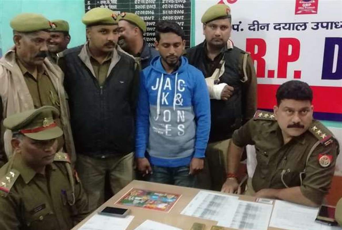 Gold smuggler arrested with two KG gold at PDDU nagar