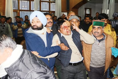 himachal congress incharge rajni patil asked for report on clash between party worker in shimla