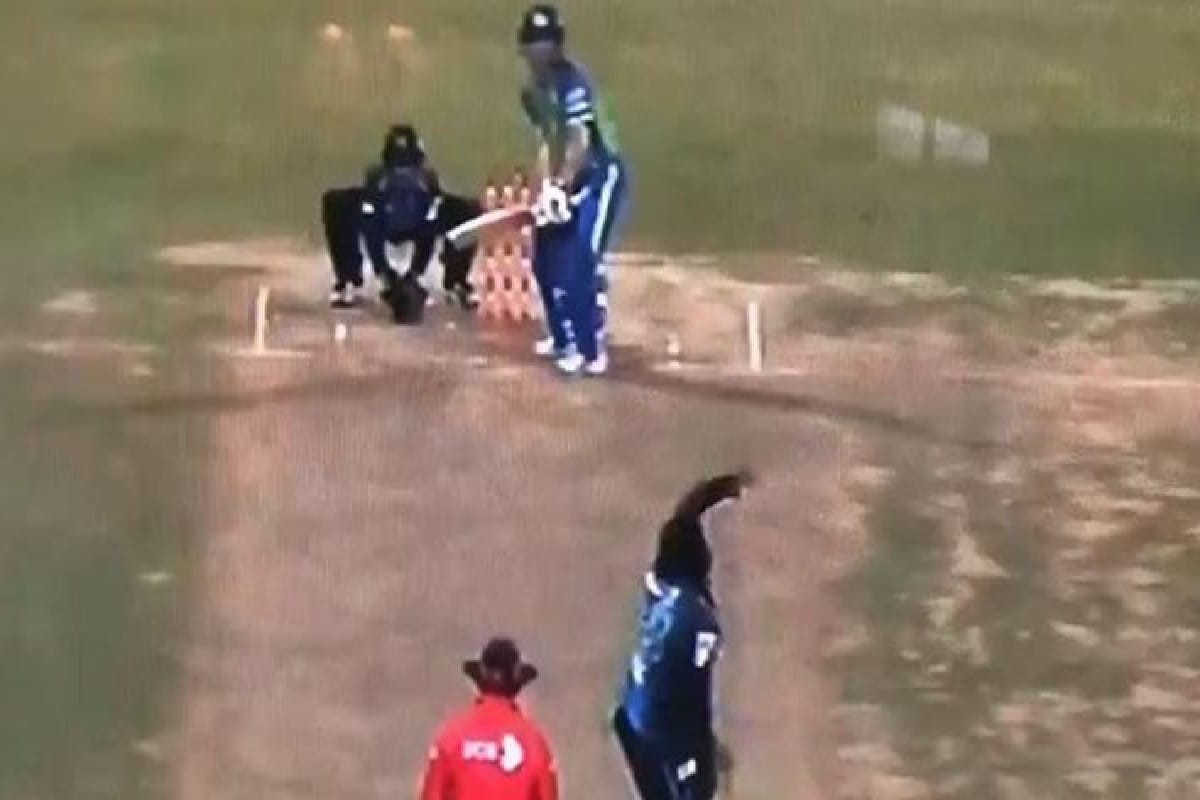 david warner hits big shots while right handed batting against chris gayle