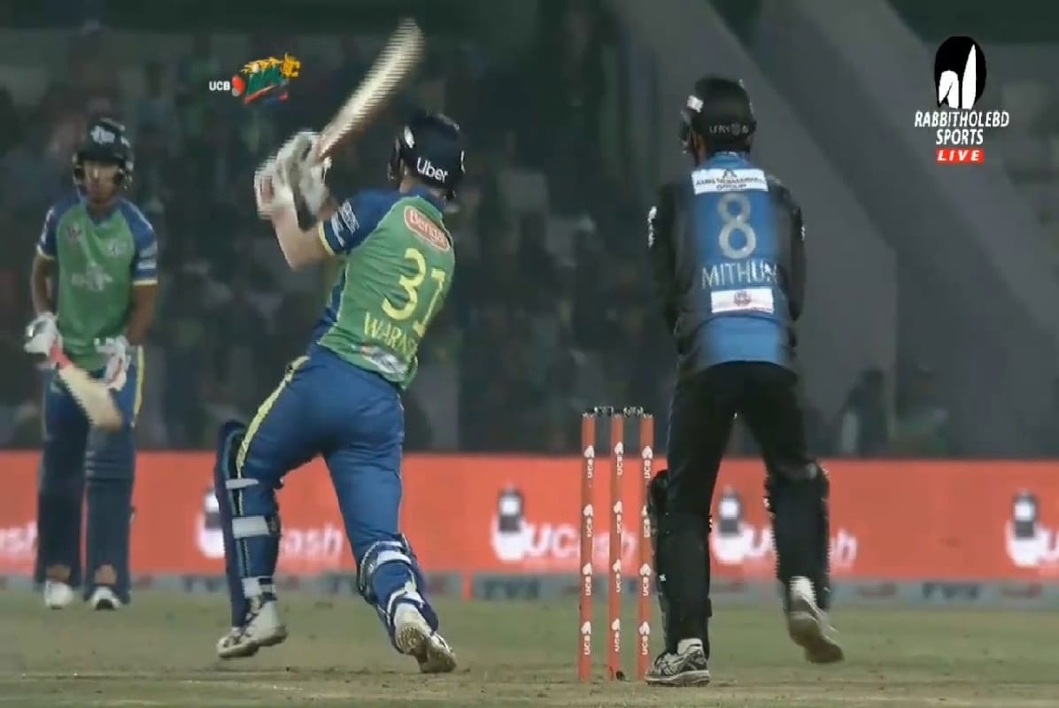 david warner hits big shots while right handed batting against chris gayle