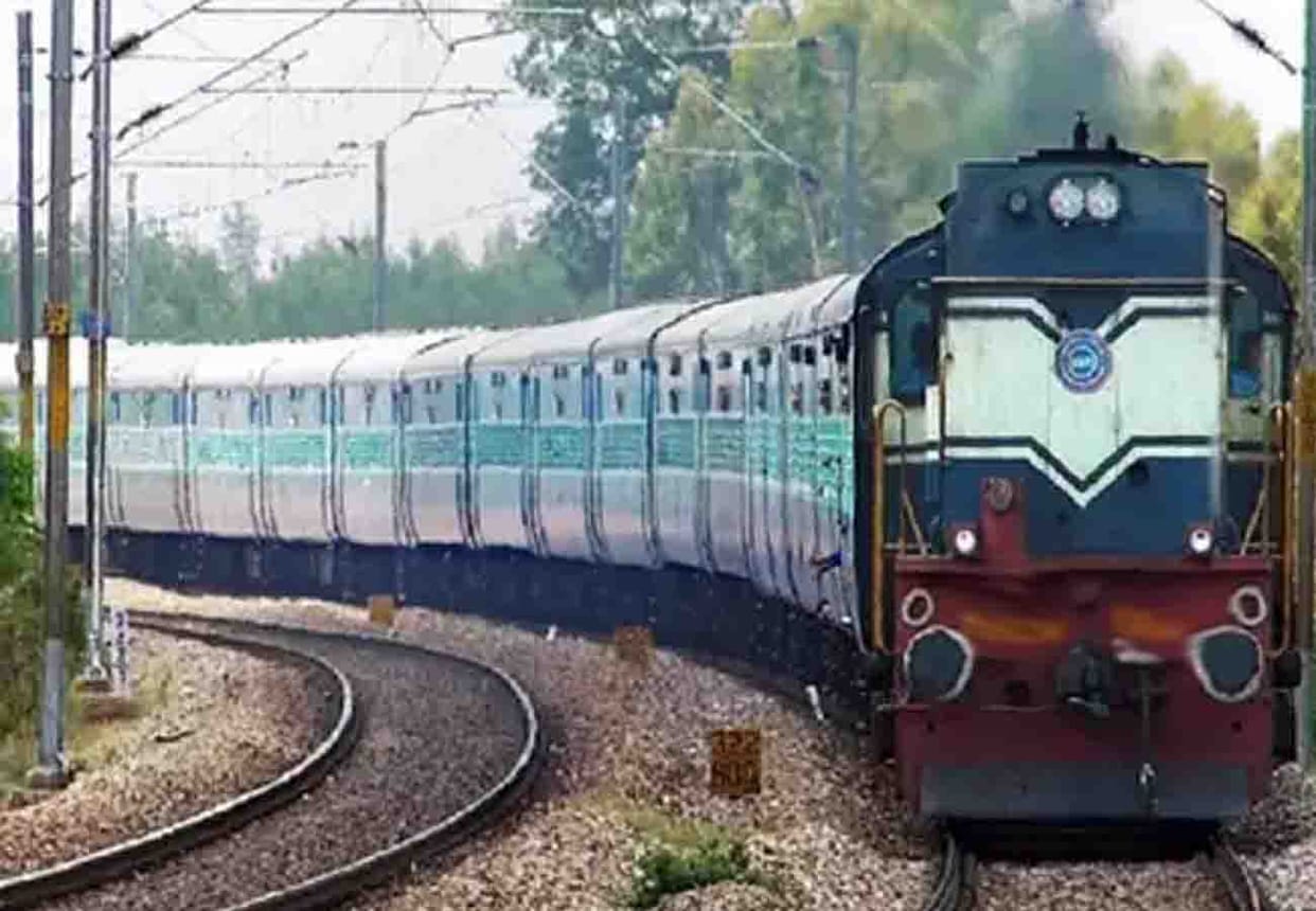 गोमती एक्सप्रेस सहित किया कई ट्रेनें निरस्त