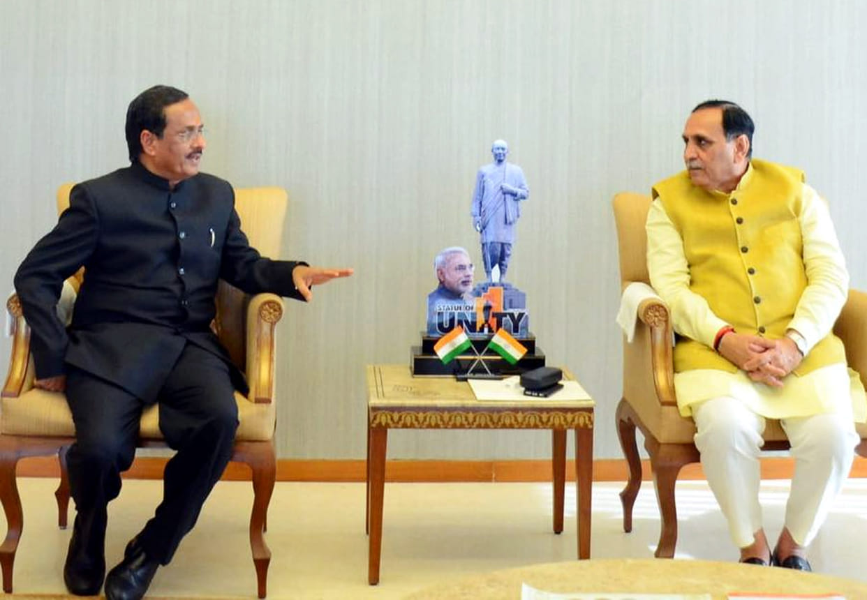 deputy chief minister dinesh sharma statement about sp-bsp coalition