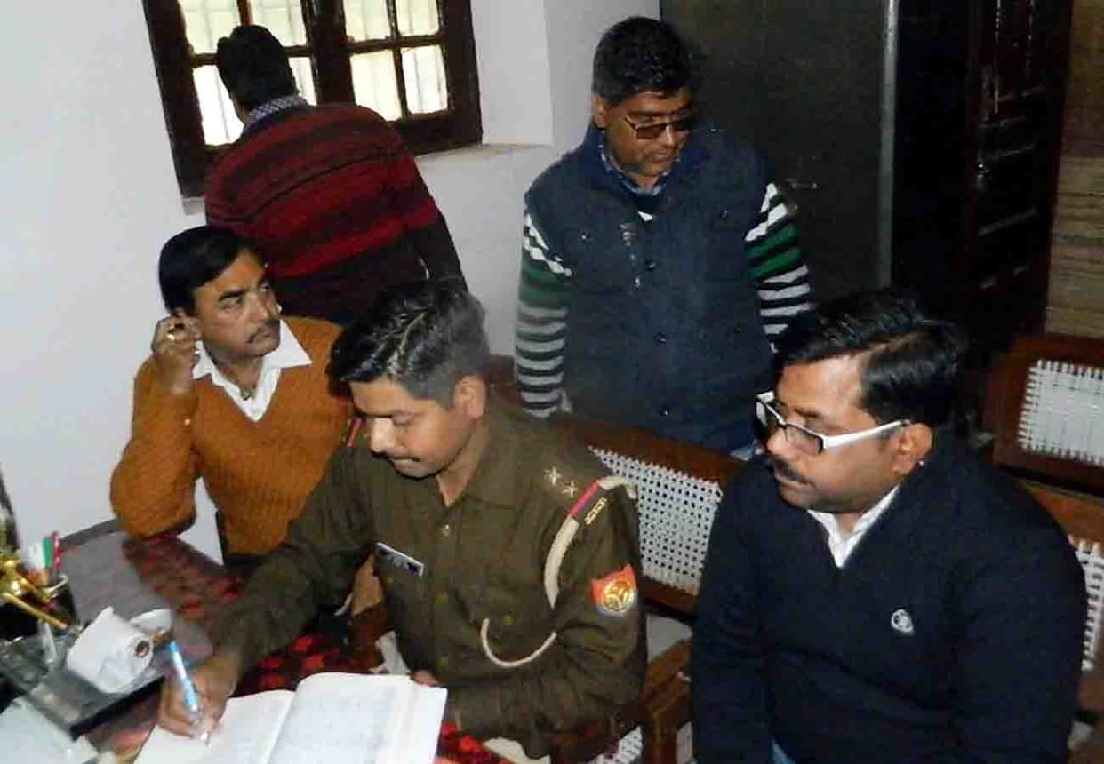 student beat teacher in farrukhabad