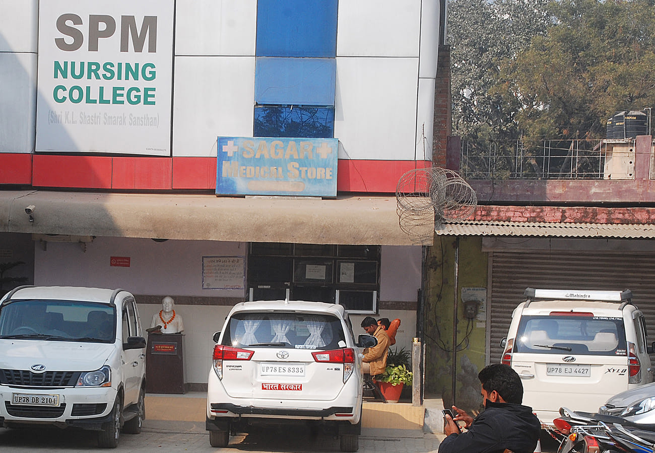 Income Tax Department raid in spm hospital group of kanpur