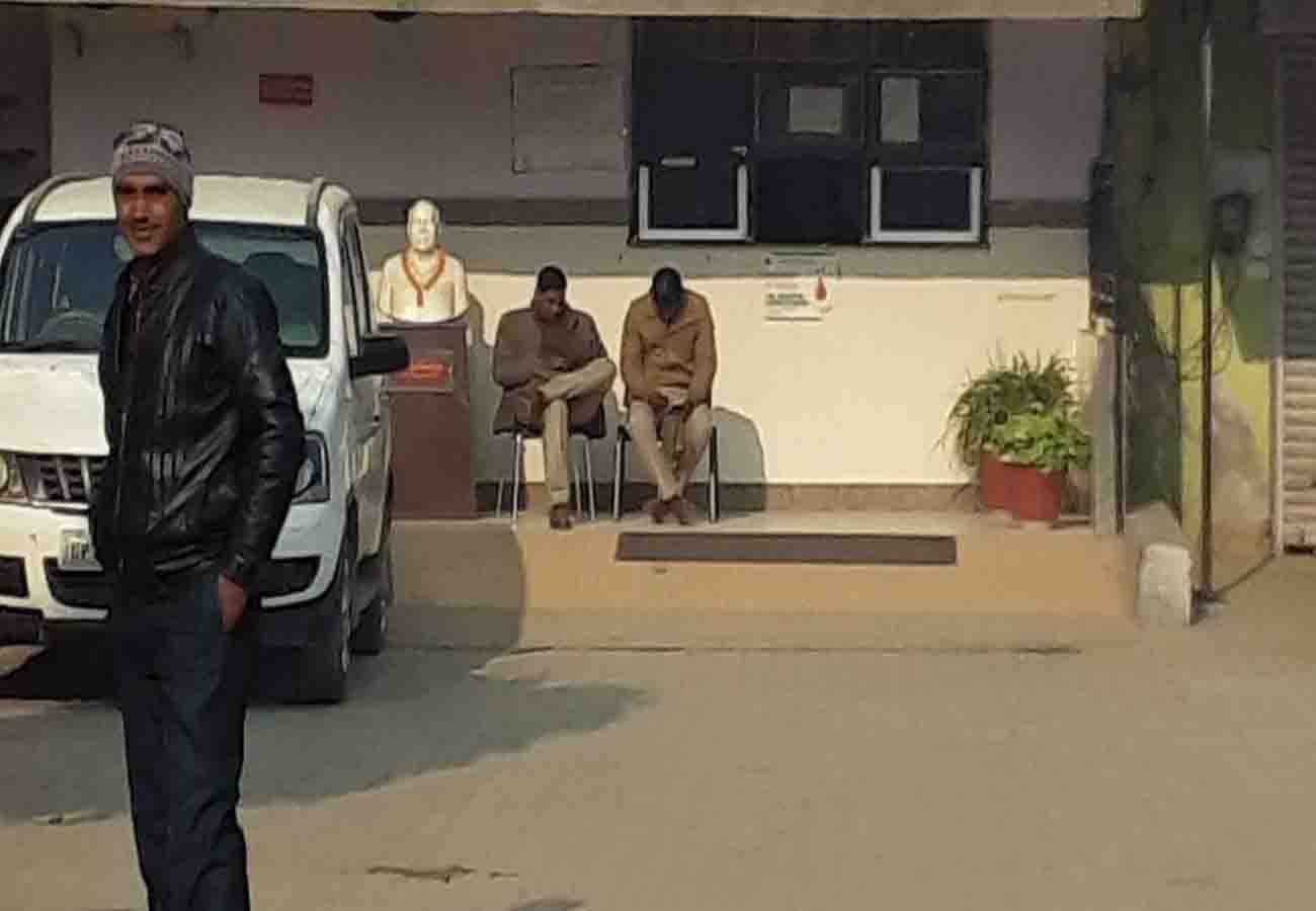 income tax raid in uttar pradesh six district