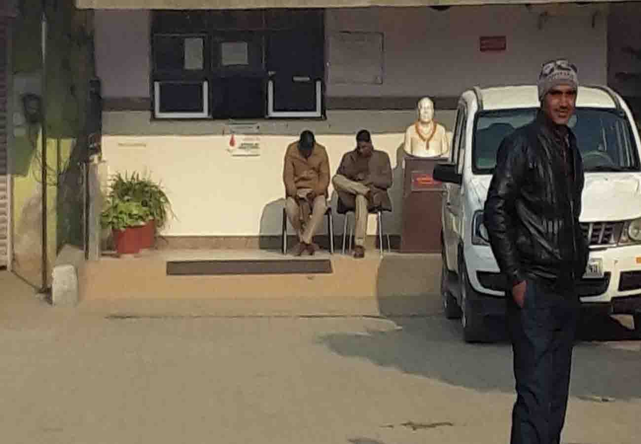 income tax raid in uttar pradesh six district