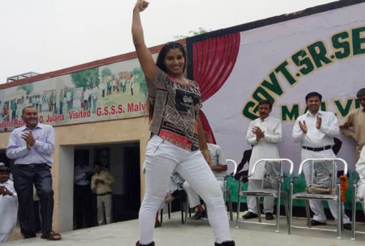 first indian wwe wrestler kavita dalal project to open sports academy