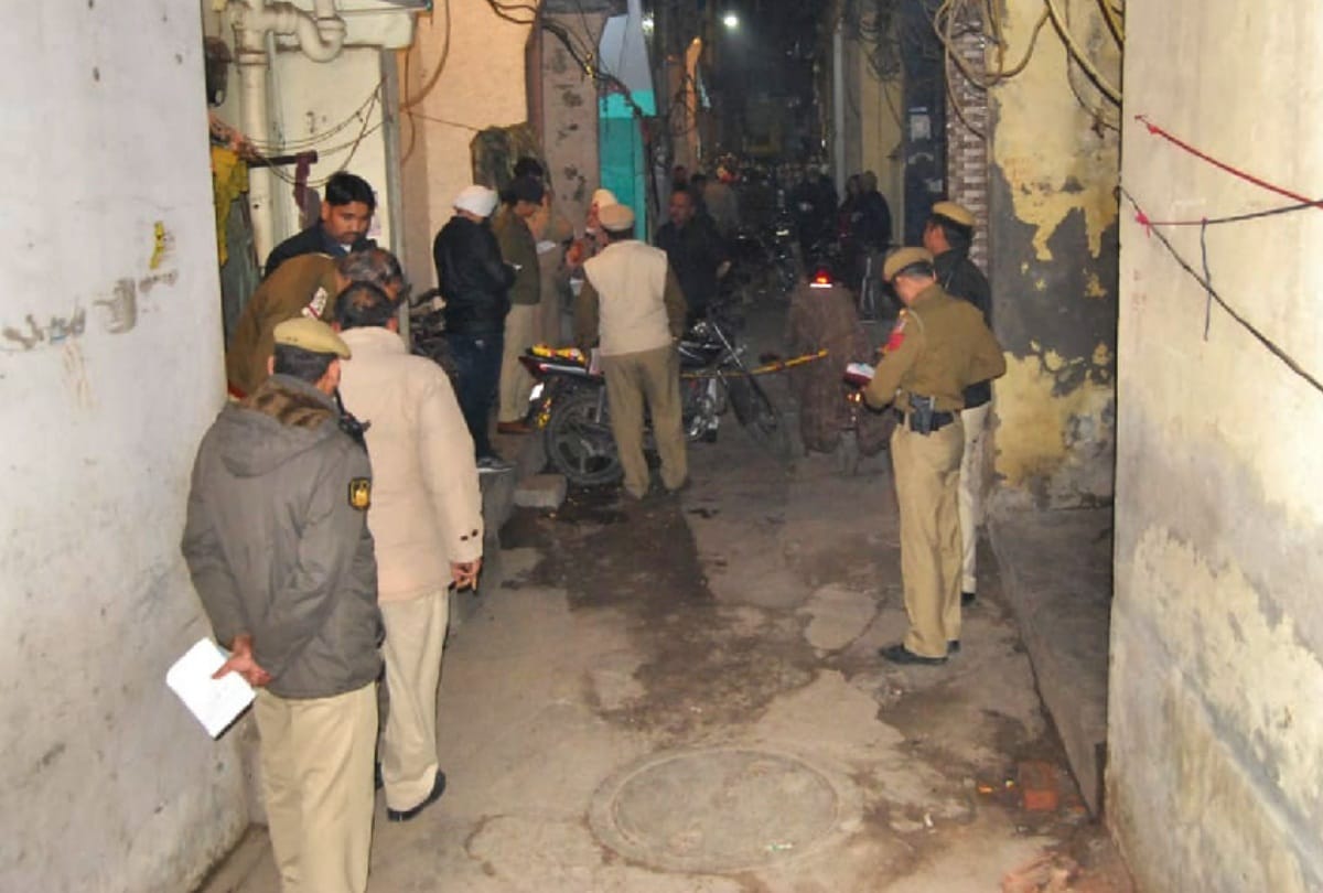 Report on murder and loot in five person