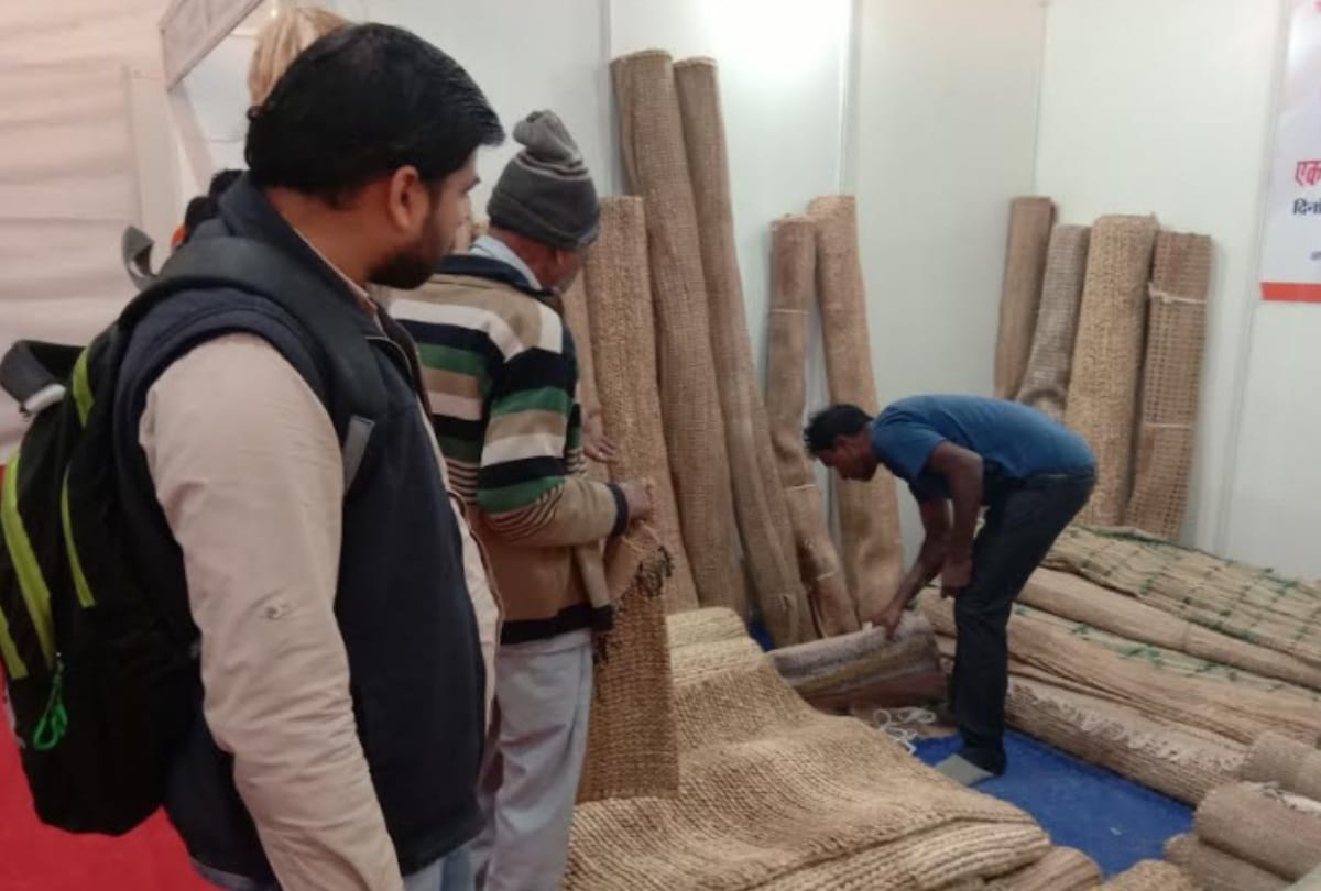 handicrafts attraction in Exhibition at kumbh mela 2019 prayagraj