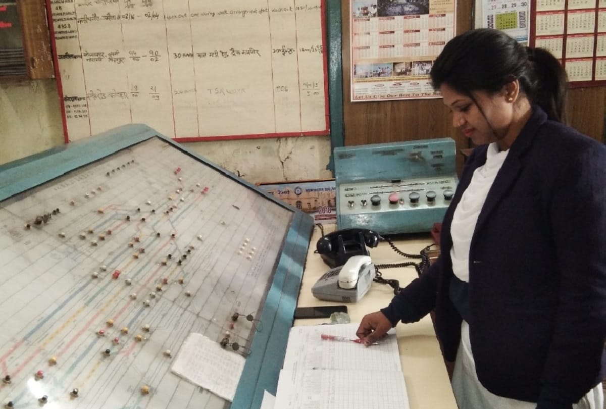 Rani from bijnor becomes first female station master of the district, daughters are bus conductor