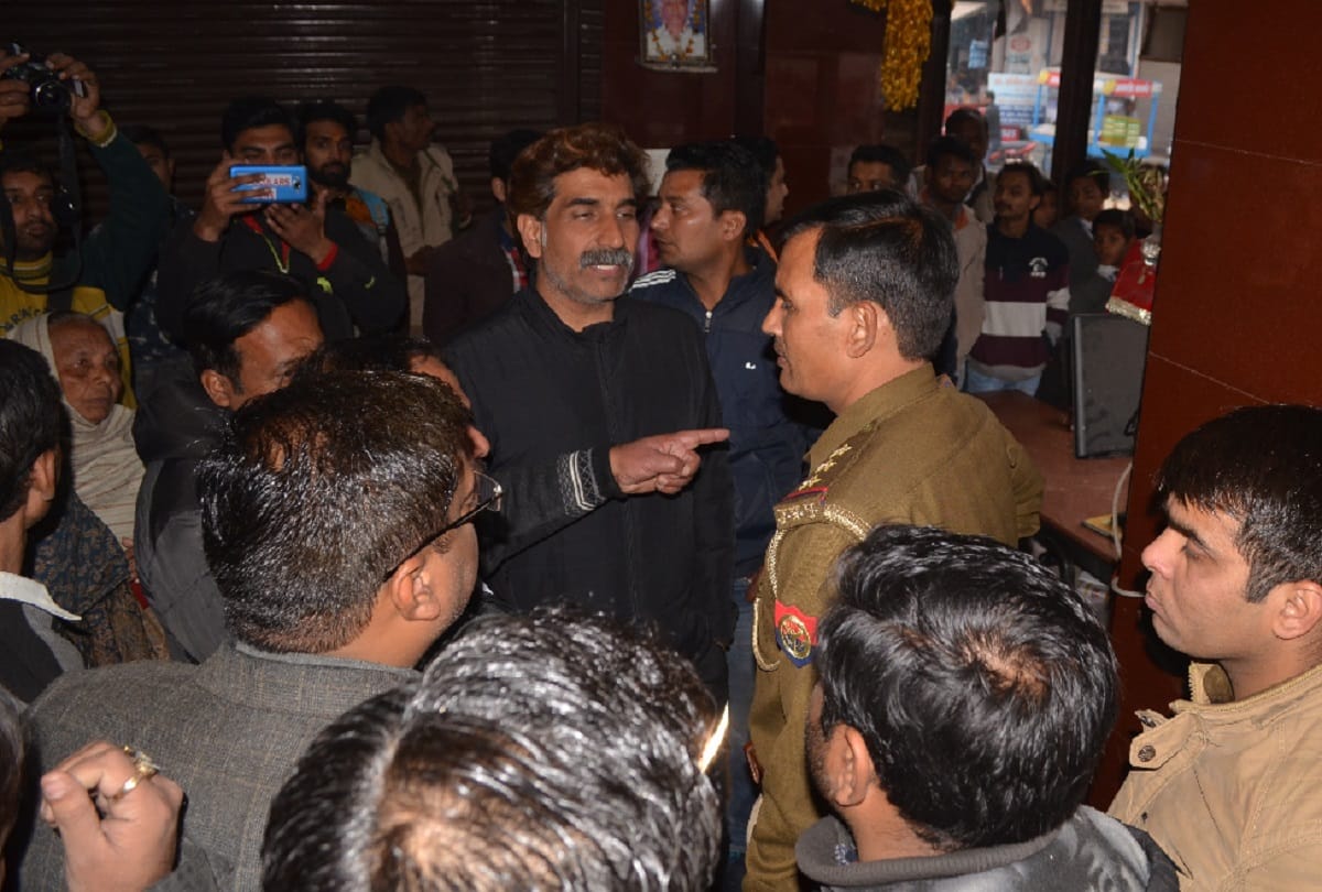 Meerut, Controversy in two side and Case against 6 people