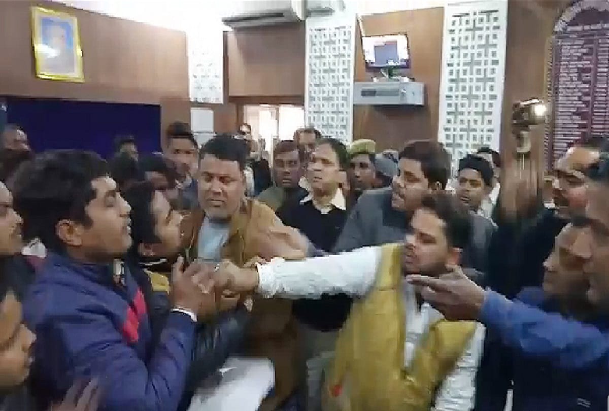 Muzaffarnagar, Rucuks in board meeting of municipality, and assault in leaders and members