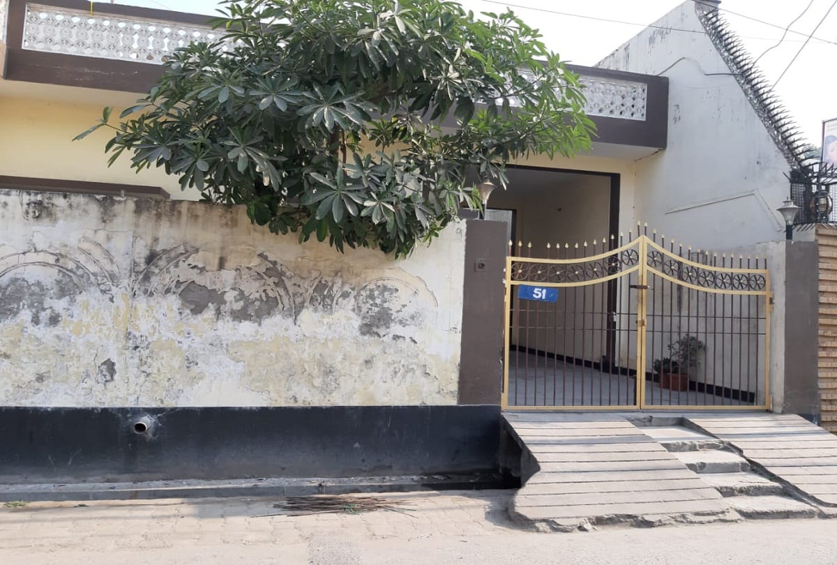 No office found at the address listed on the website of Saslence