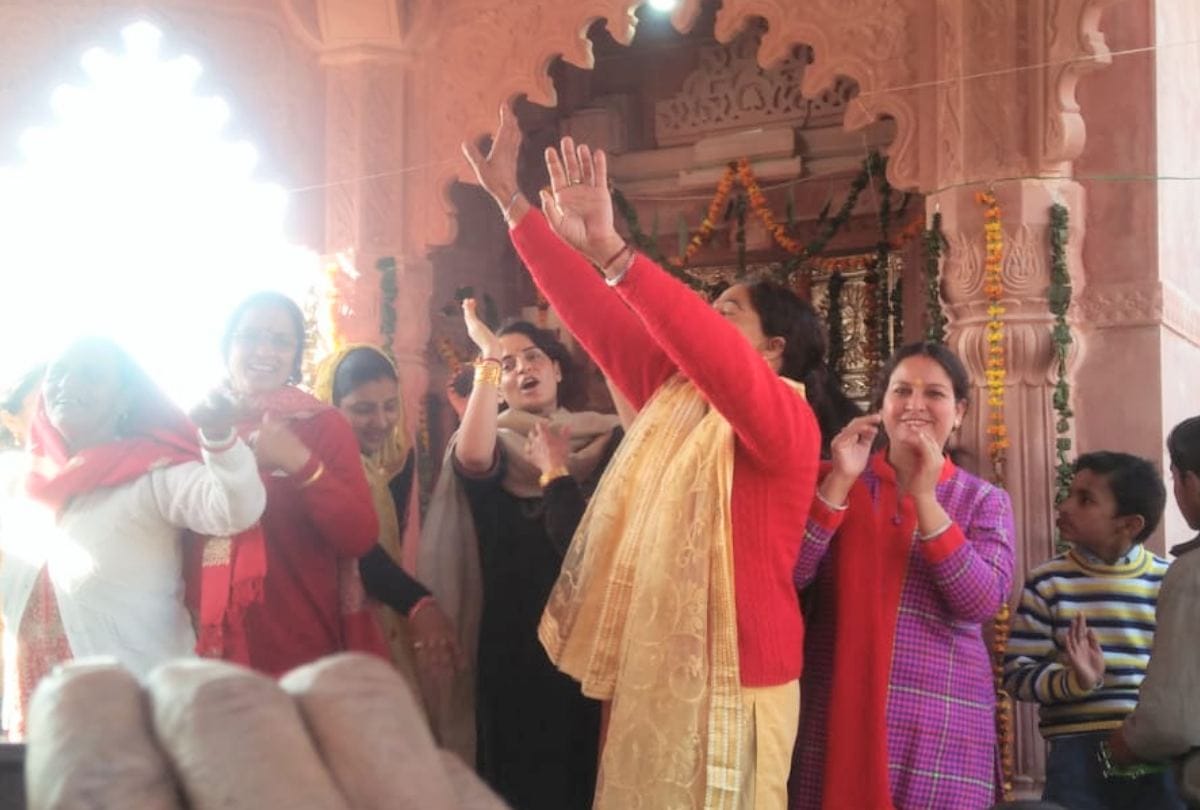 bollywood actress kangana ranaut Dance in Jagran at Mandi Himachal Pradesh