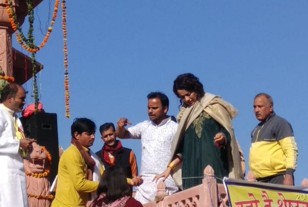 bollywood actress kangana ranaut Dance in Jagran at Mandi Himachal Pradesh