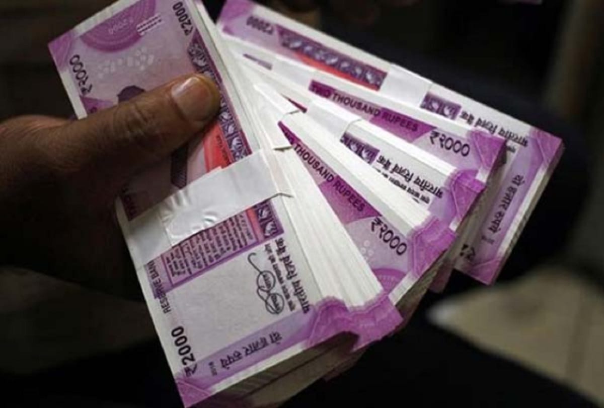 Saharanpur, SP leader's nephew is accused of cheating 90 thousand