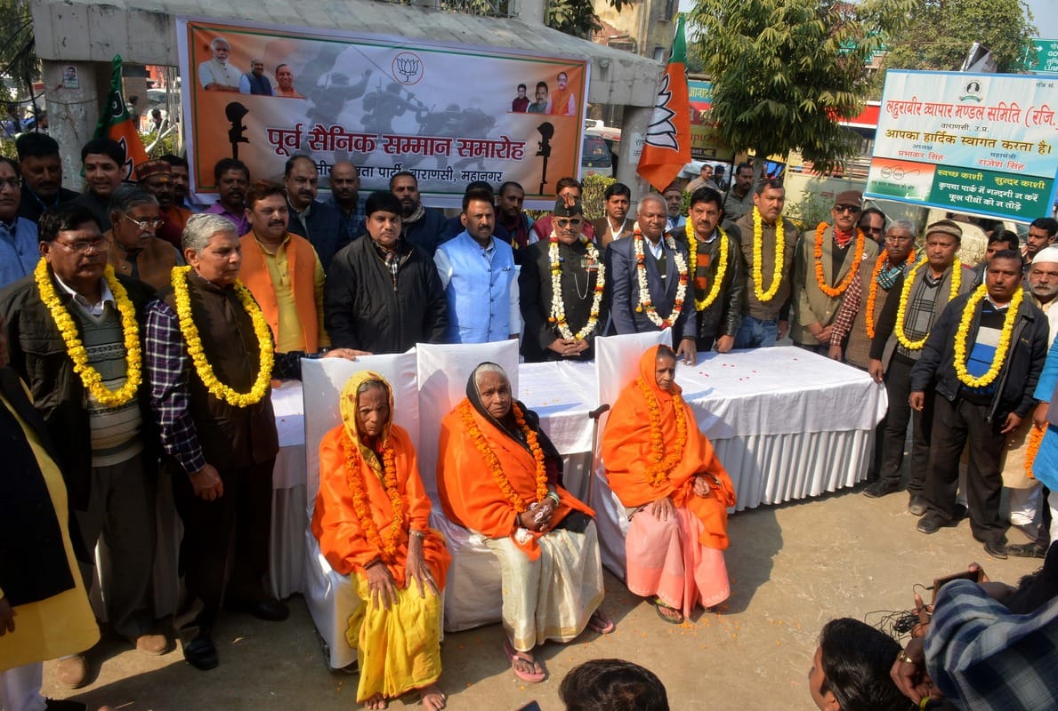 BJP gives honour to martyrs wife and former  army personnel at varanasi