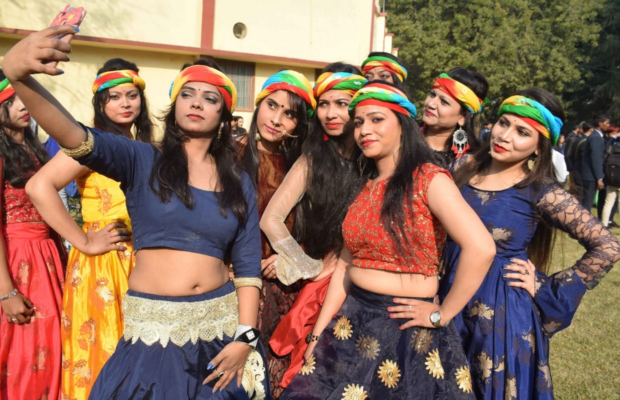 IIT BHU cultural fest kashi yatra start by fashion show