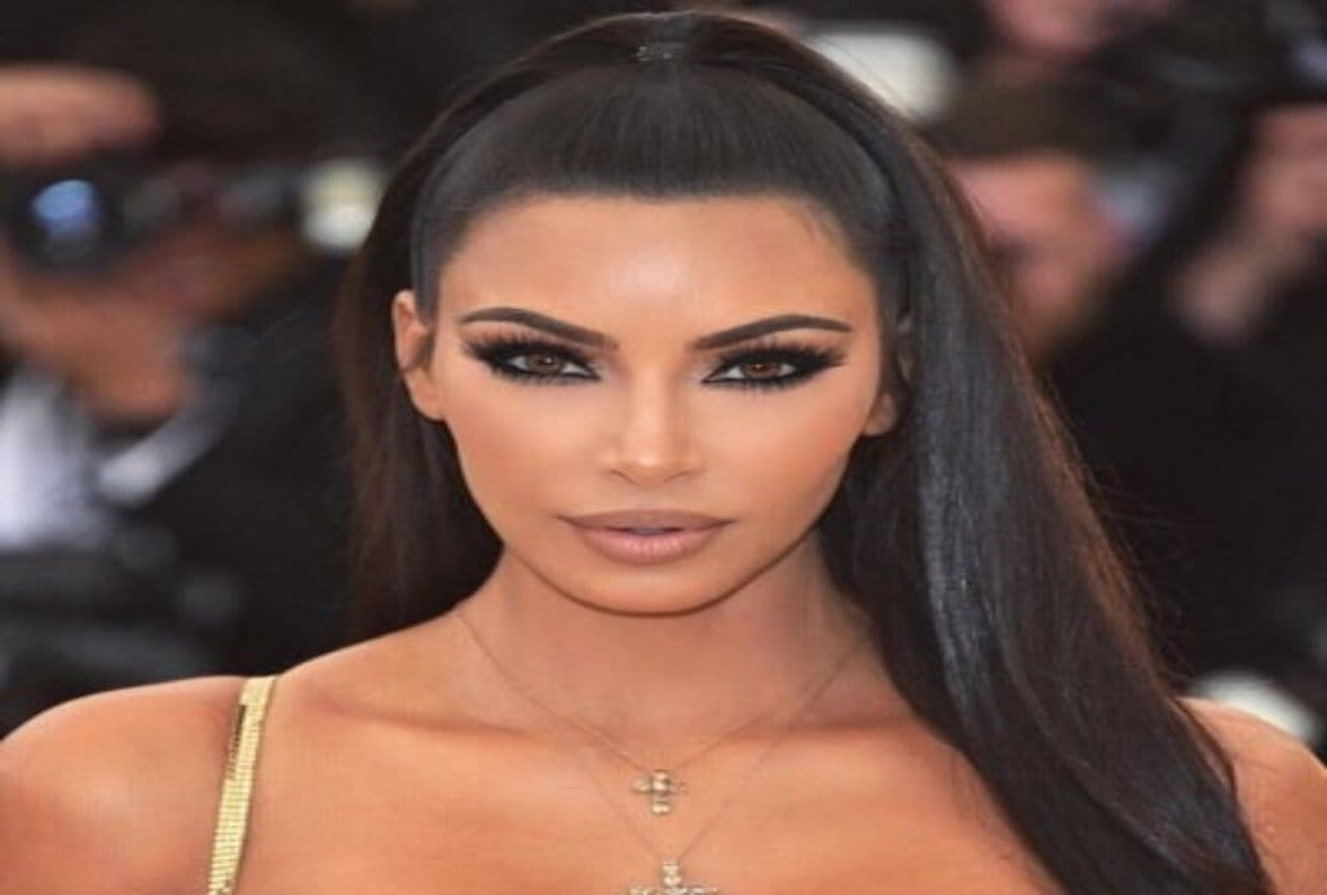 hollywood actress victoria beckham mix her own blood in moisturizer